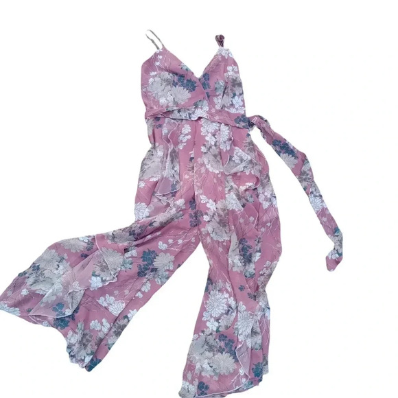 Simplee Floral Jumpsuit Dusty Pink Blue White Capri Sleeveless Size Large Flowy - Picture 1 of 12